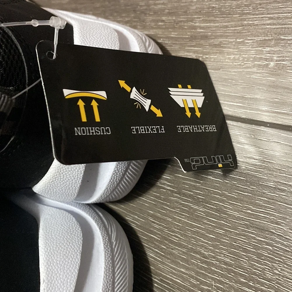 NWT! Hind Black‎ Athletic Shoes